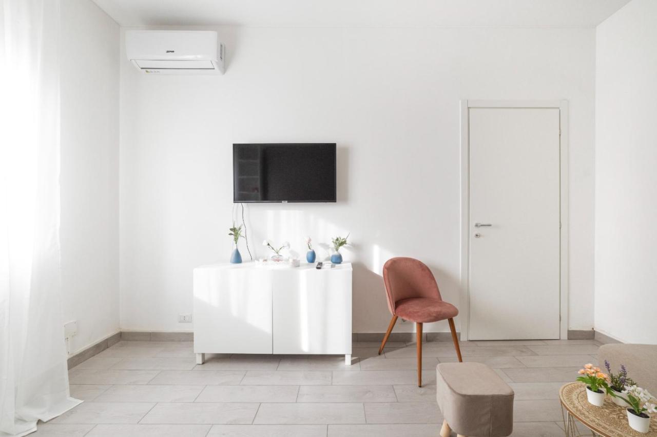 Piazza Tripoli Bright Apartment Milan Exterior photo